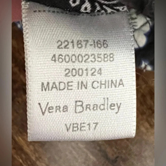 RETIRED: Vera Bradley | ladies Snow Lotus Hadley on the go shoulder handbag.​ - Picture 10 of 16